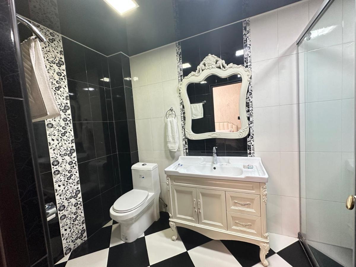 Royal Renaysance Hotel Jerevan Eksteriør billede