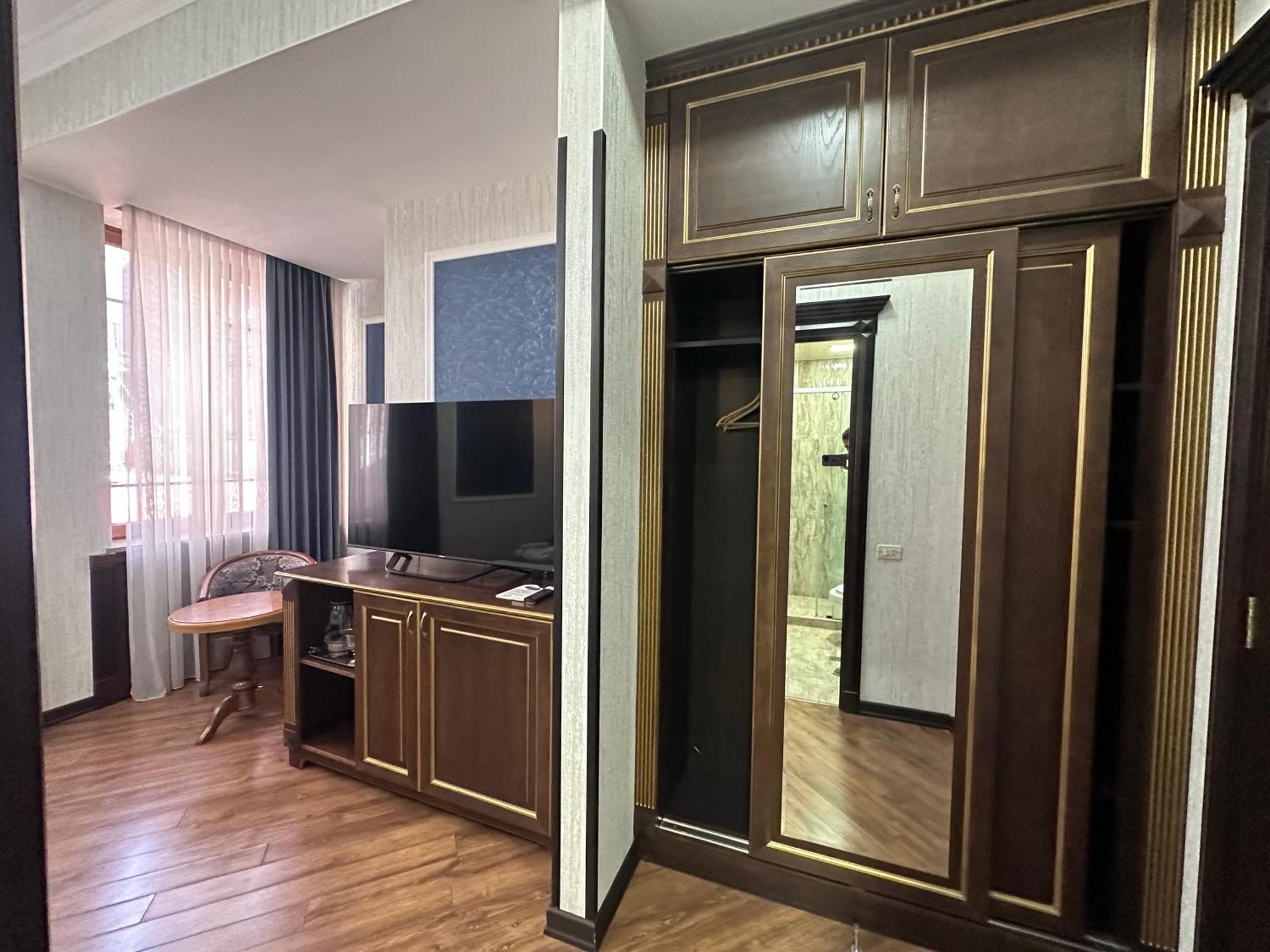 Royal Renaysance Hotel Jerevan Eksteriør billede