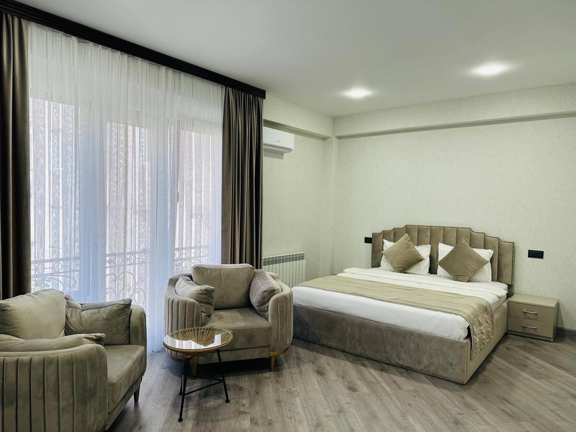 Royal Renaysance Hotel Jerevan Værelse billede