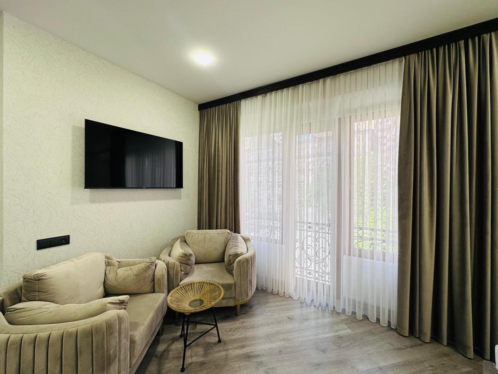 Royal Renaysance Hotel Jerevan Værelse billede