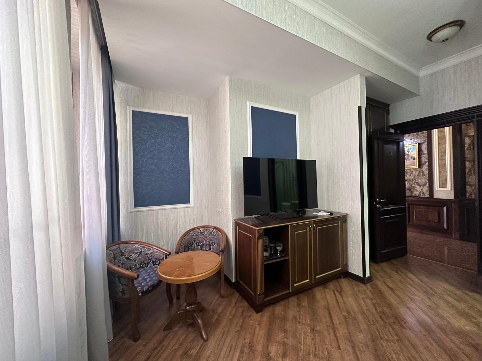 Royal Renaysance Hotel Jerevan Eksteriør billede