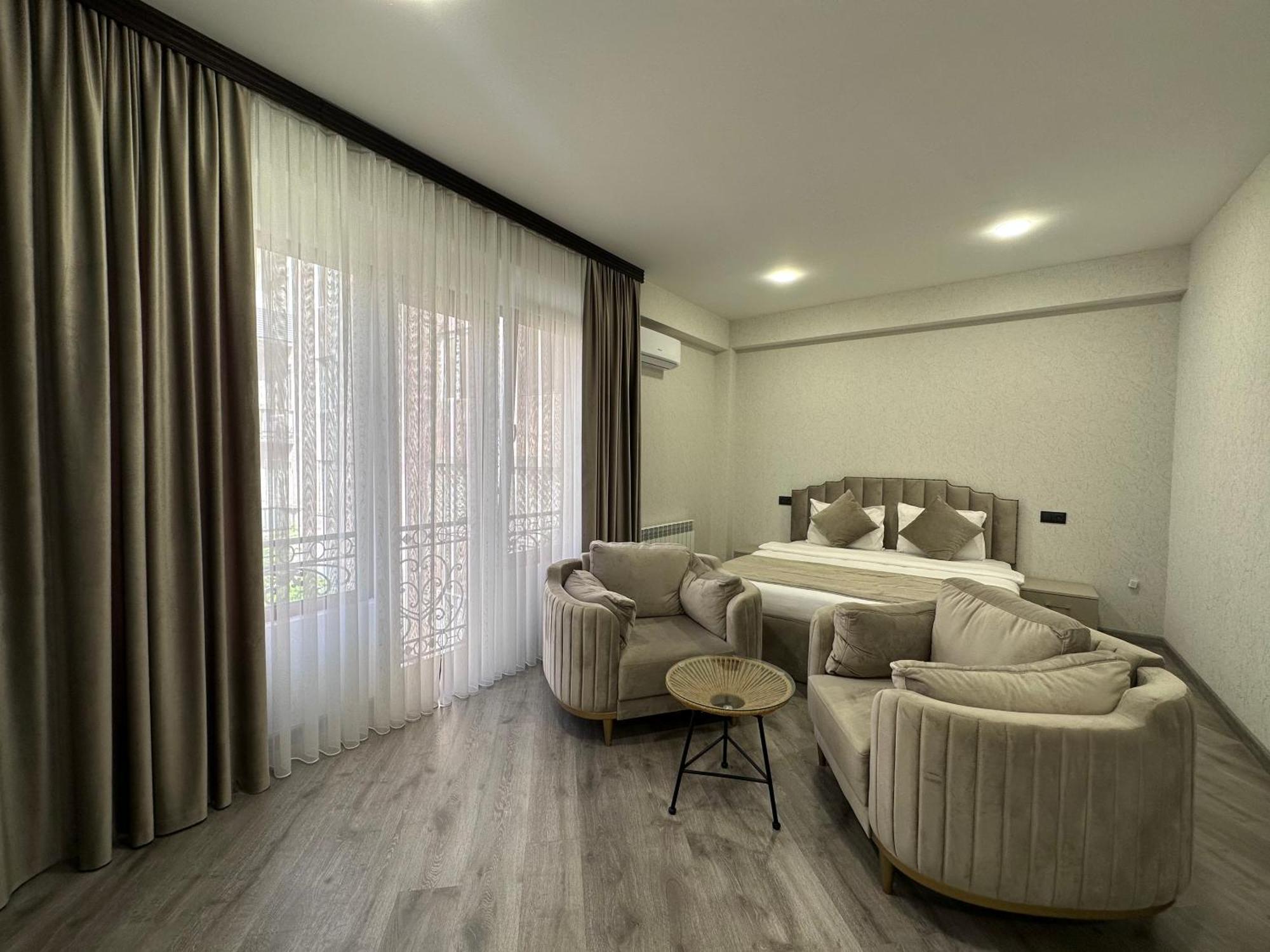 Royal Renaysance Hotel Jerevan Værelse billede